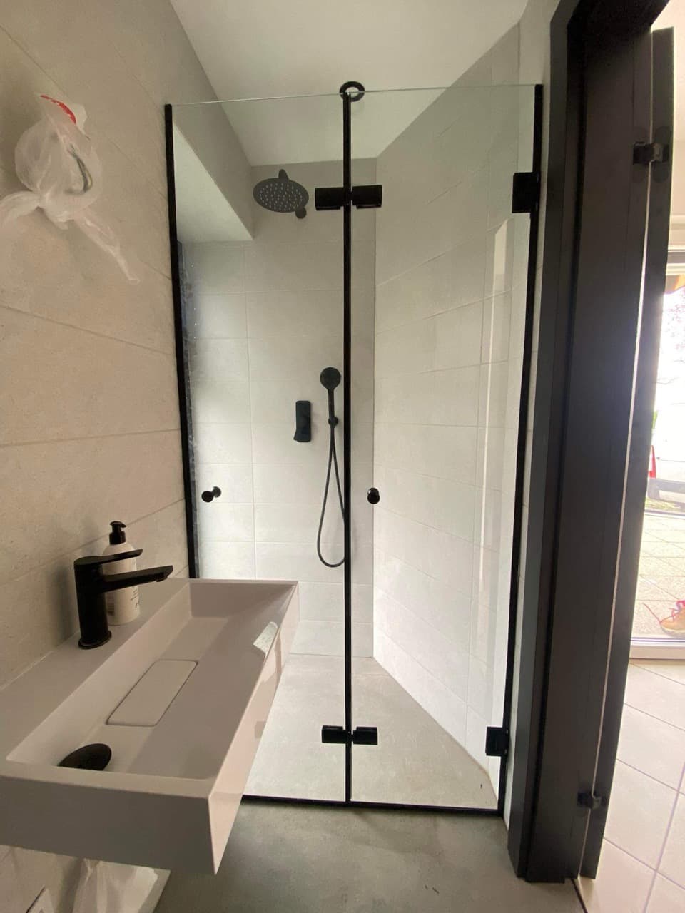 Zuhanyajtó galéria referencia 4