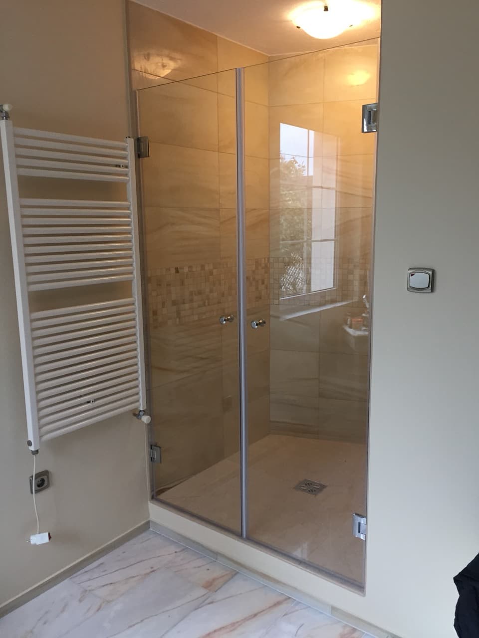 Zuhanyajtó galéria referencia 5